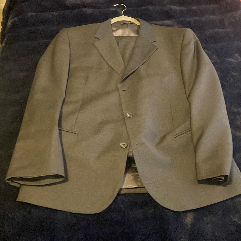 Tessuto Italiano suit, in very good condition.